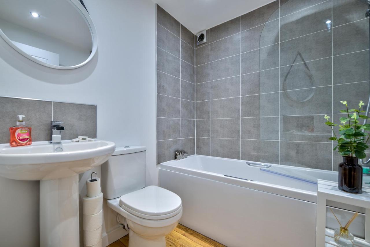 Stamford Central Stay - Stylish 2-Bed Apartment With Wifi Luaran gambar
